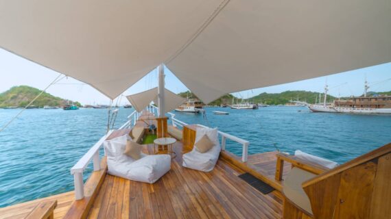 Zada Mega Phinisi Sailing Komodo Tour