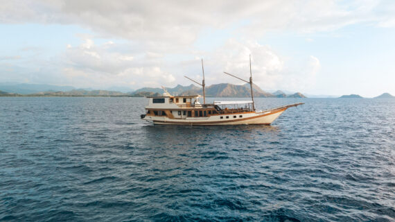 Almadira Phinisi Sailing Komodo Tour