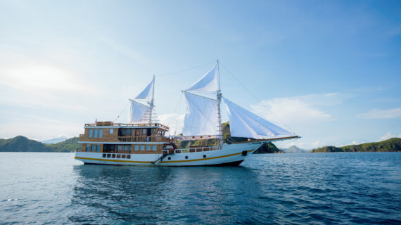 Barakati Phinisi Sailing Komodo Tour