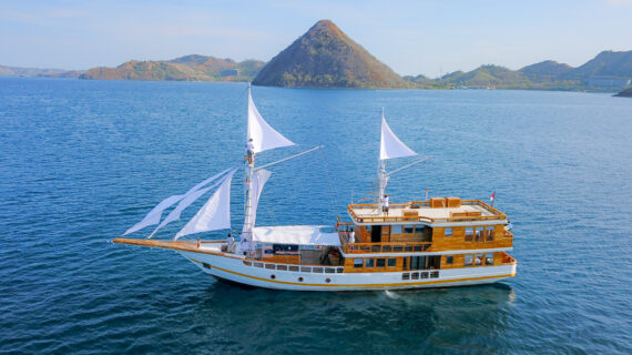 Barakati Phinisi Sailing Komodo Tour