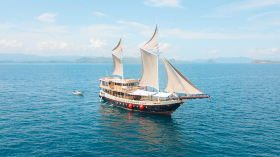 Lamborajo 2 Phinisi Komodo Tour