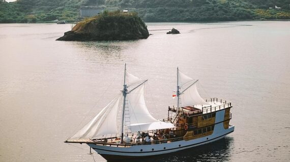 Andalucia PhinisiKomodo tour