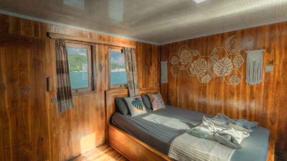 Almadira Phinisi Master Ocean Cabin Sailing Komodo Tour