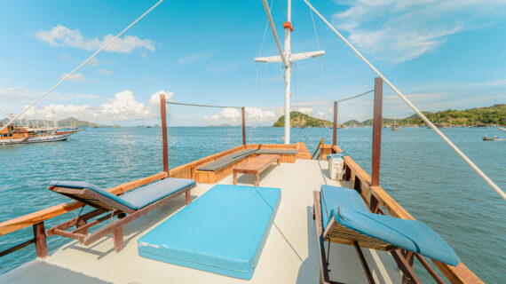 Pesona Bajo Phinisi Sailing Komodo Tour