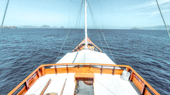 Yumana Phinisi Sailing Komodo Tour